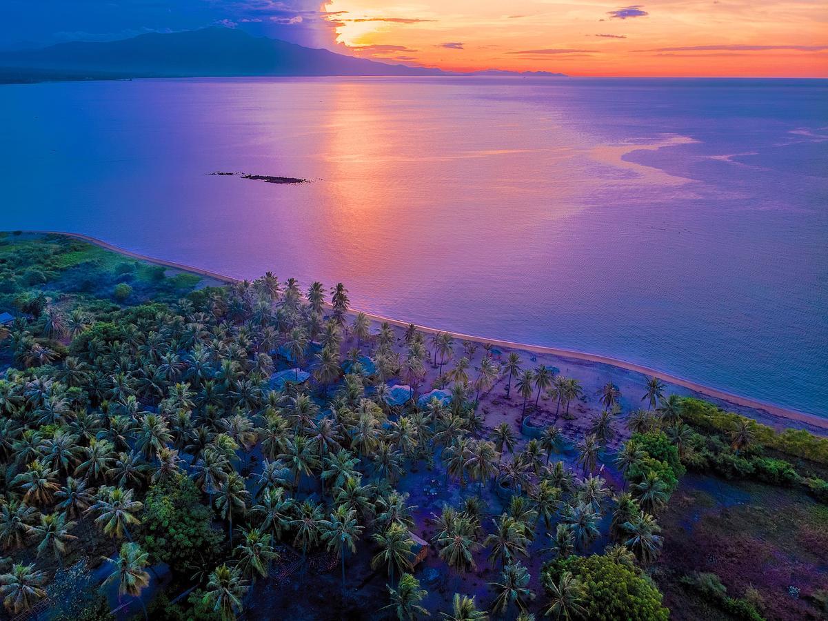 Coconut Garden Beach Resort Maumere Exterior photo